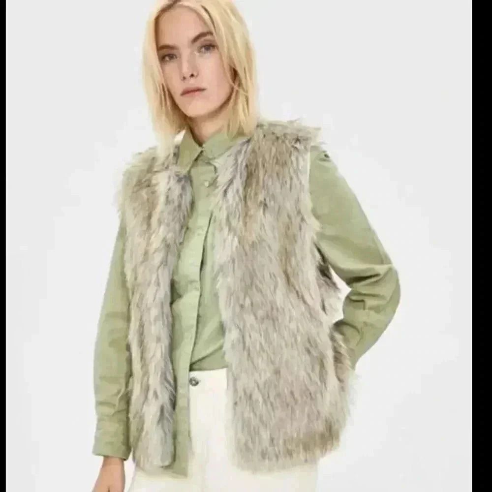 Bershka faux fur vest S​